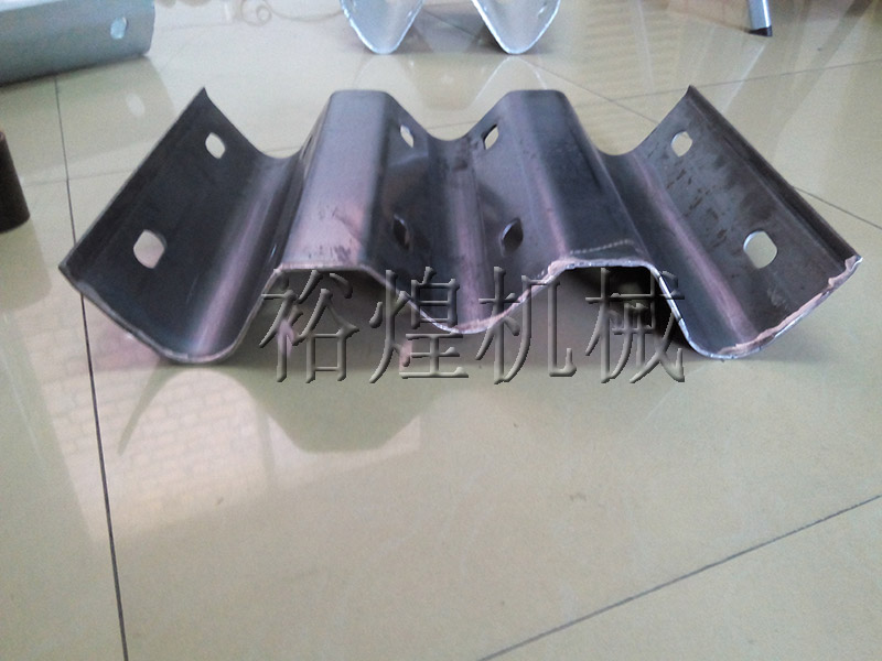 高速公路三波護欄板生產線價格 高速公路三波護欄板生產線價格